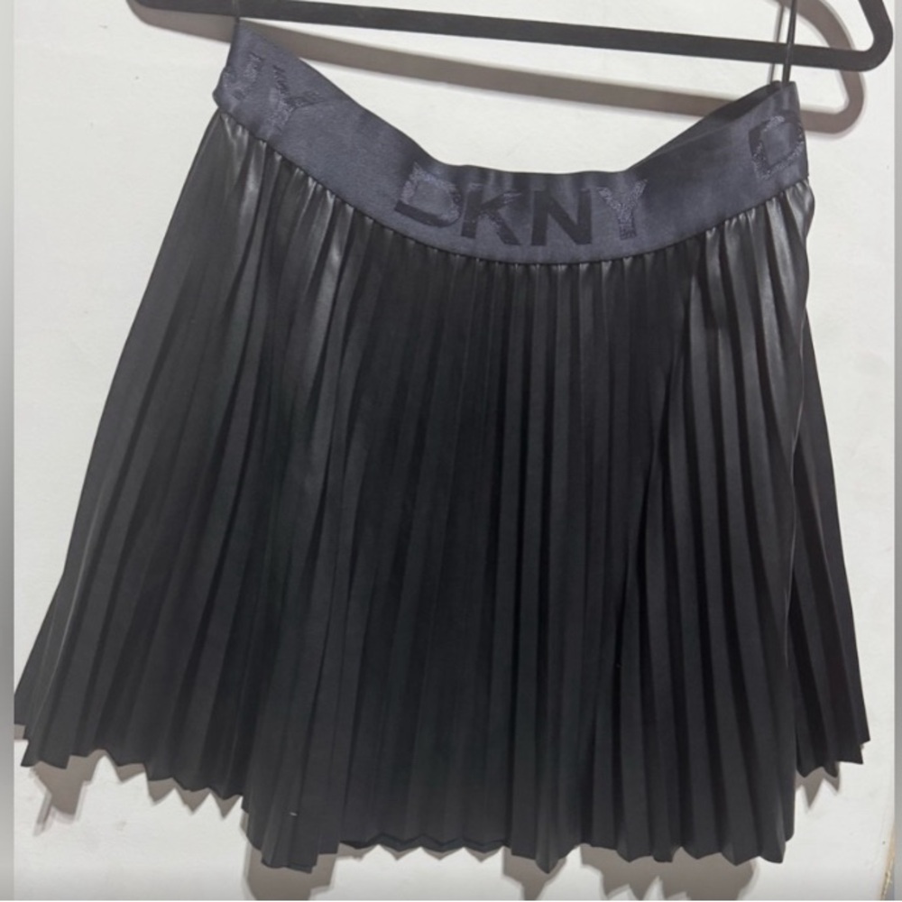DKNY Black Pleated Skater Skirt faux leather size L